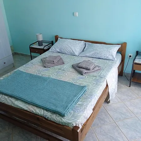 Perdikionia Apartamento *